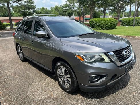 Used 2017 Nissan Pathfinder SL w/ SL Tech Package FWD image 7