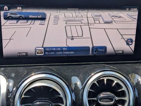 New 2025 Mercedes-Benz GLB 250 image 13