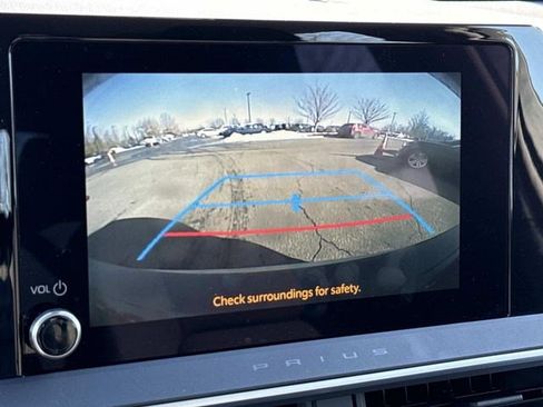 Used 2025 Toyota Prius LE image 20