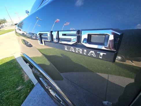 Used 2016 Ford F150 Lariat w/ Equipment Group 502A Luxury image 17