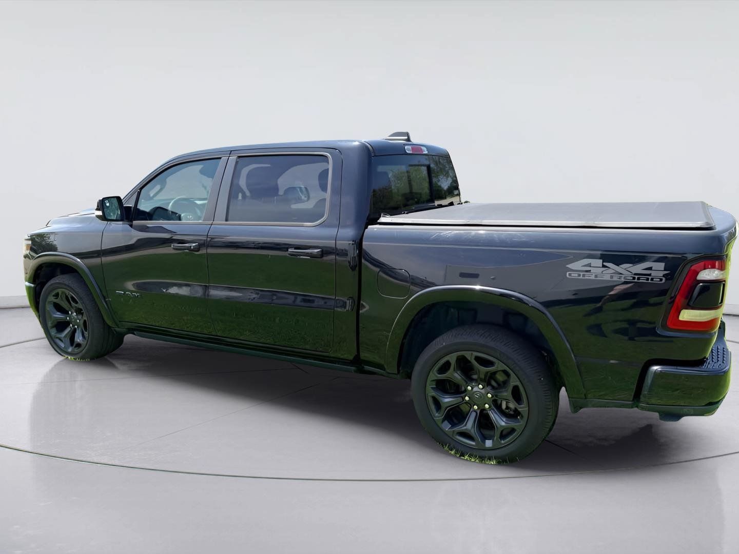 Used 2020 RAM 1500 Limited w/ Black Appearance Package AWD/4WD image 5