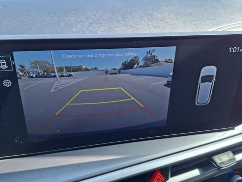 Used 2024 Kia Sorento S w/ Panoramic Sunroof Package image 13