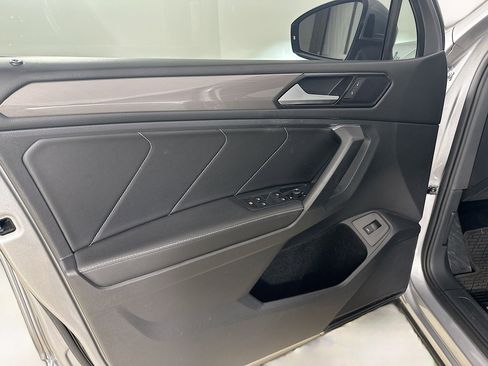 Used 2022 Volkswagen Tiguan SE image 16