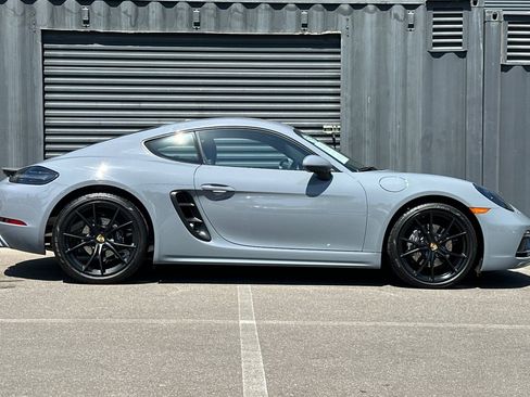 Used 2025 Porsche 718 Cayman RWD image 9
