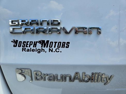 Used 2019 Dodge Grand Caravan SE w/ Power Convenience Group I FWD image 60