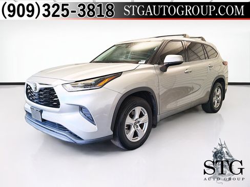 Used 2021 Toyota Highlander L FWD image 1