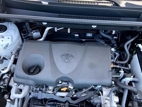 Used 2024 Toyota RAV4 XLE w/ Convenience Package FWD image 31
