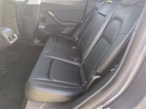 Used 2020 Tesla Model Y Long Range image 18