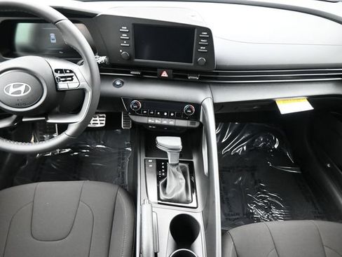 Used 2025 Hyundai Elantra Sport FWD image 13