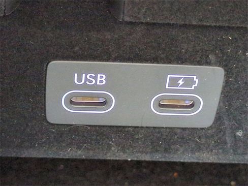 Certified 2025 Genesis G80 2.5T image 20