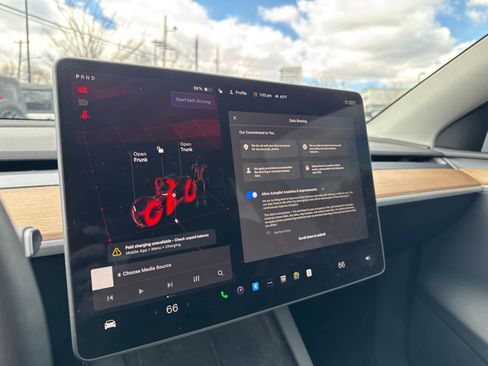 Used 2025 Tesla Model Y Performance AWD/4WD image 22