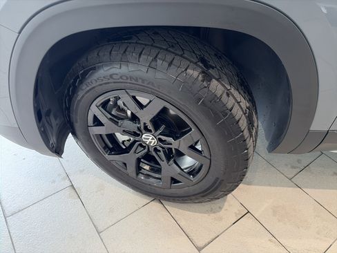 Used 2024 Volkswagen Atlas Peak Edition SE AWD/4WD image 12
