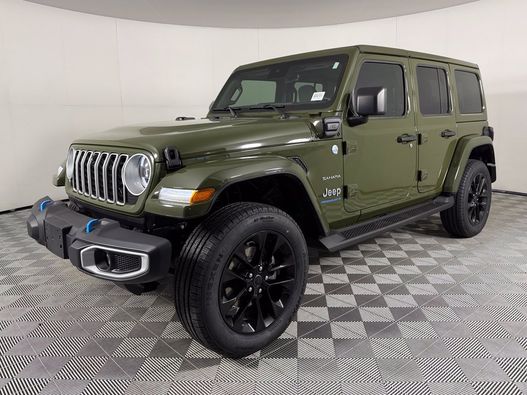 Used 2024 Jeep Wrangler Unlimited Sahara w/ Technology Group AWD/4WD image 4