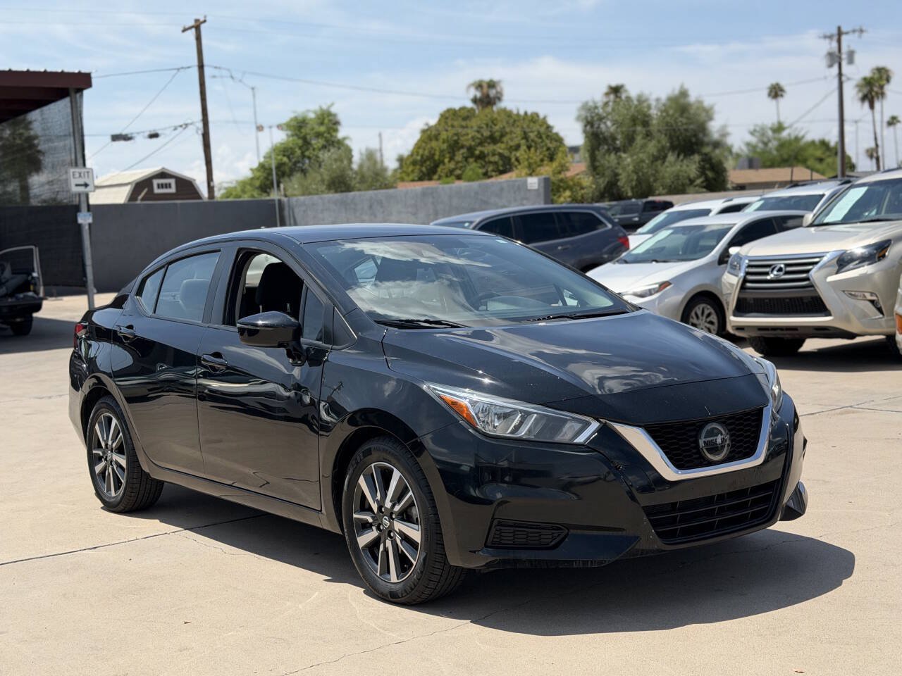 Used 2021 Nissan Versa SV FWD image 2