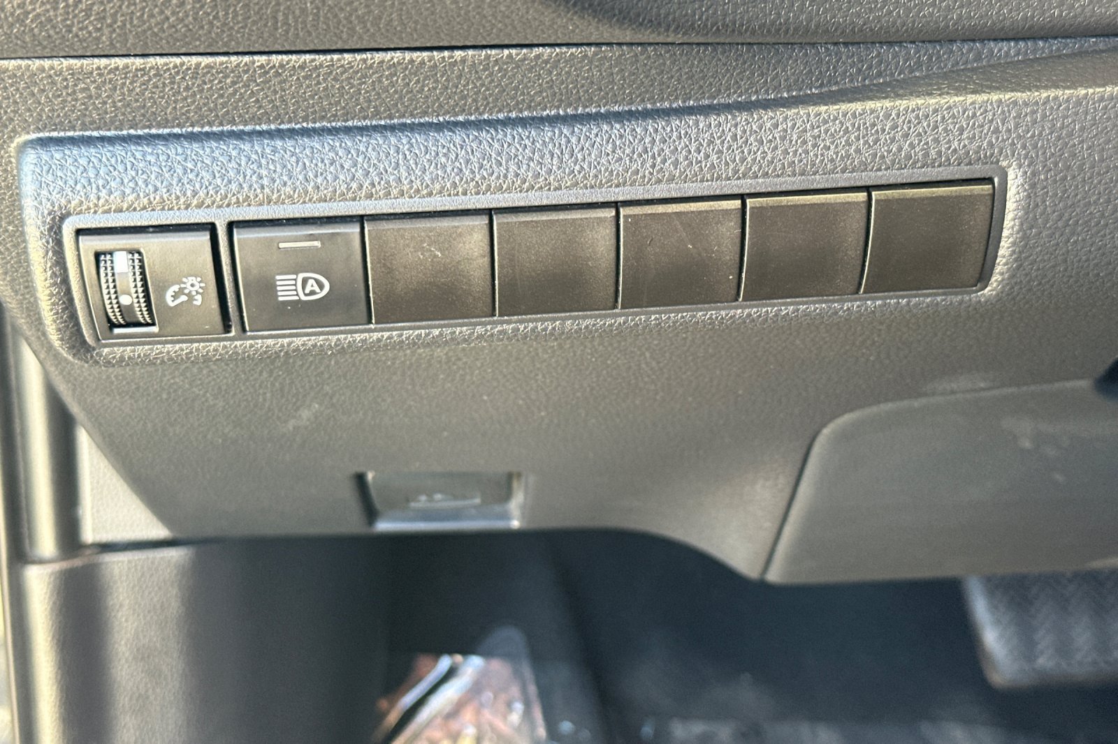 Used 2024 Toyota Corolla LE FWD image 40