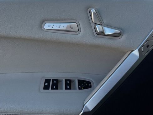 Used 2023 BMW iX xDrive50 image 10