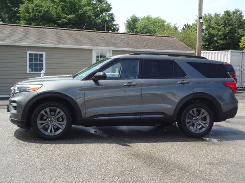 Used 2023 Ford Explorer XLT w/ Equipment Group 202A AWD/4WD image 6