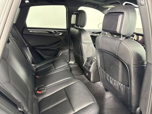 Certified 2025 Porsche Macan image 25
