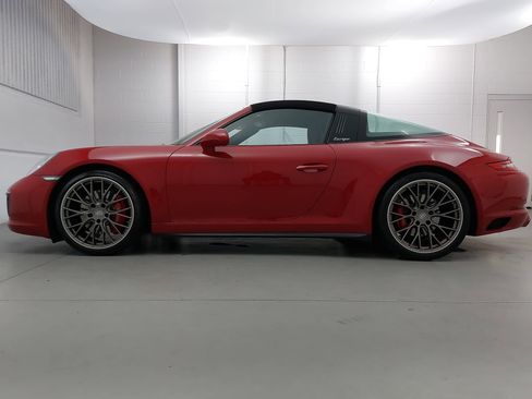 Certified 2019 Porsche 911 Targa 4S image 2