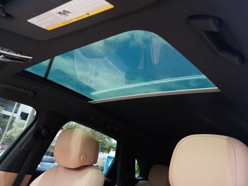 Used 2022 Porsche Cayenne AWD/4WD image 5