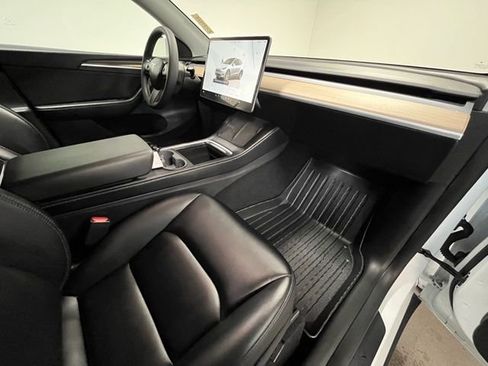 Used 2023 Tesla Model Y Long Range image 10