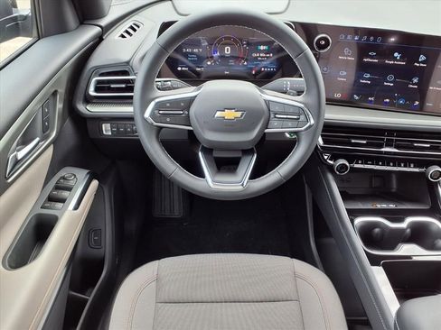 New 2026 Chevrolet Traverse LT w/ Driver Confidence Package AWD/4WD image 10
