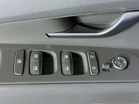 Used 2024 Hyundai Elantra SE image 23