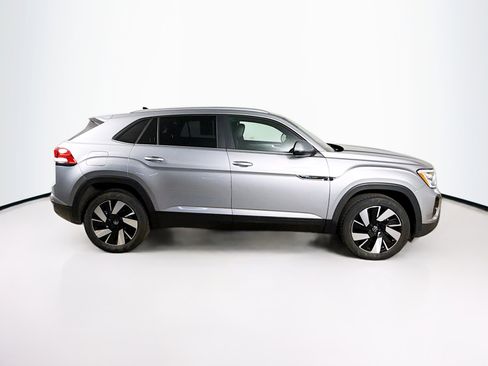 Used 2024 Volkswagen Atlas Cross Sport SE image 2