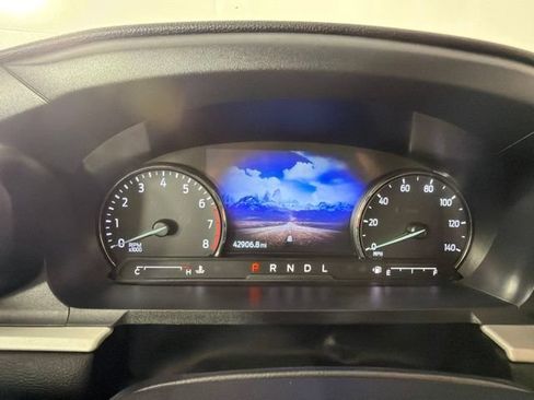 Used 2024 Ford Explorer XLT w/ Equipment Group 202A RWD image 32