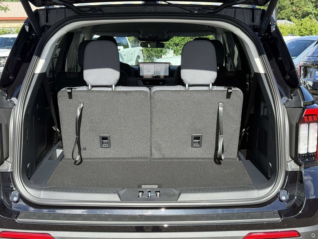New 2026 Ford Explorer Active RWD image 11