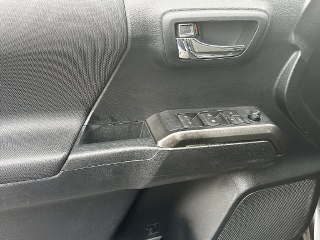 Used 2019 Toyota Tacoma TRD Sport RWD image 19