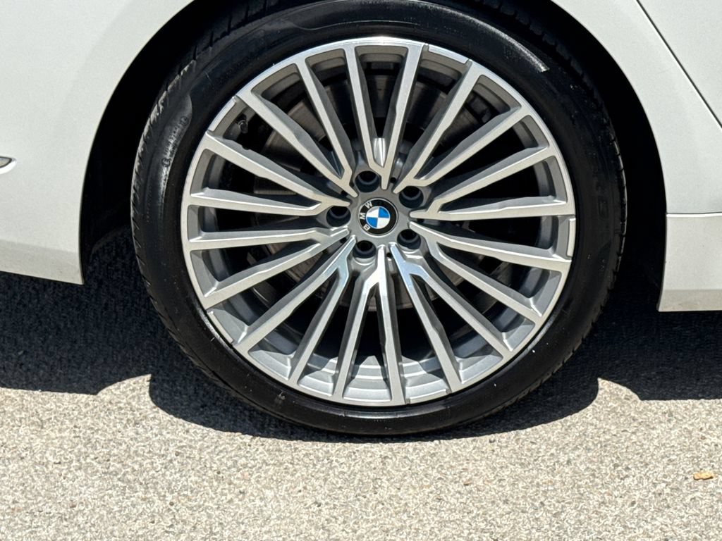 Used 2022 BMW 750i xDrive AWD/4WD image 9