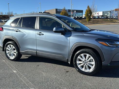 Used 2023 Toyota Corolla Cross LE image 2