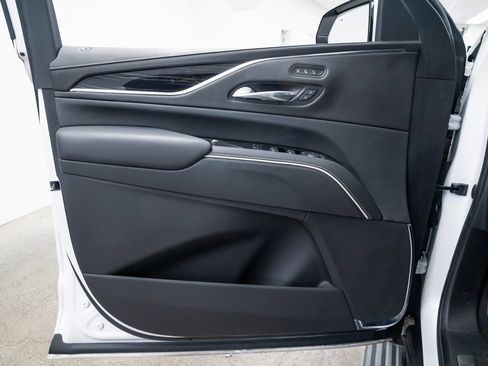 Used 2022 Cadillac Escalade ESV Sport w/ Touring Package image 17