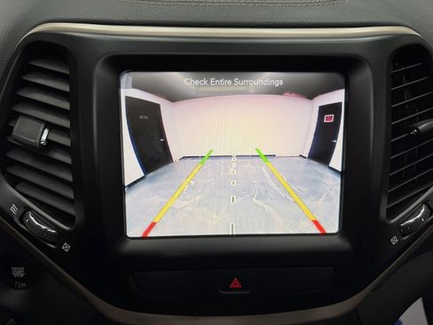 Used 2017 Jeep Cherokee High Altitude w/ Luxury Group image 17