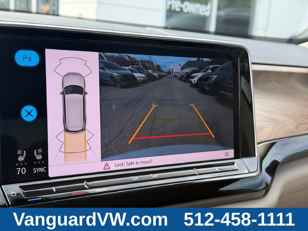 Used 2024 Volkswagen Atlas SE w/ Black Wheel Package FWD image 17