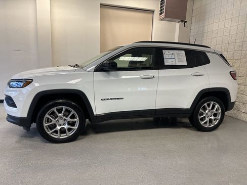 Used 2023 Jeep Compass Latitude image 38
