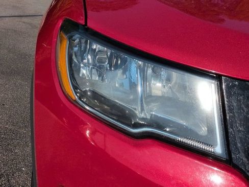 Used 2018 Jeep Compass Latitude FWD image 10