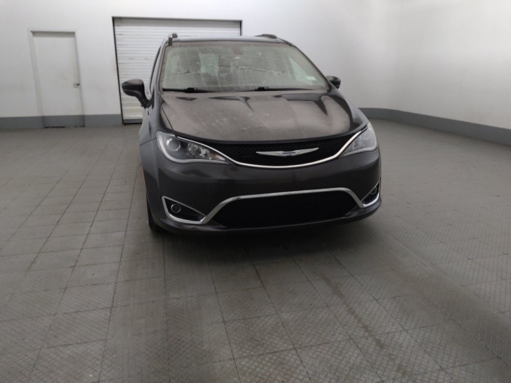 Used 2018 Chrysler Pacifica Touring-L FWD image 14