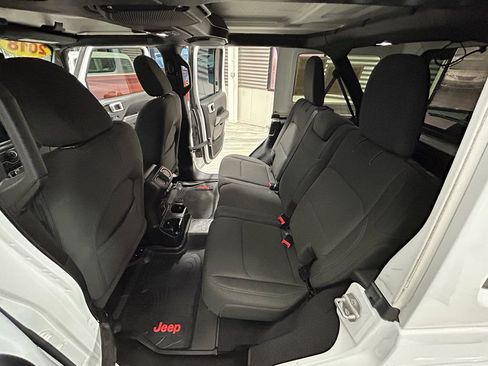 Used 2018 Jeep Wrangler Unlimited Sahara AWD/4WD image 47