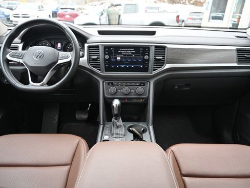 Used 2021 Volkswagen Atlas SE w/ Towing Package image 11