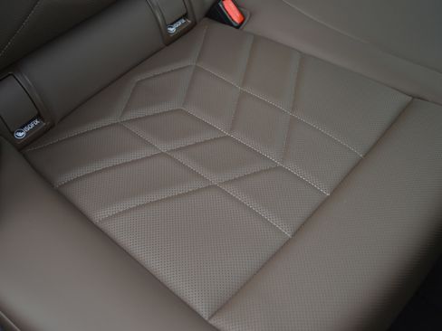 Used 2025 BMW 530i xDrive 530i xDrive w/ Premium Package image 34