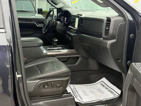 Used 2022 Chevrolet Silverado 1500 LTZ w/ Technology Package image 16