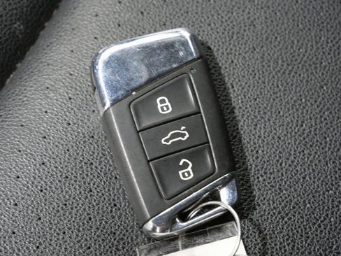 Used 2021 Volkswagen Atlas Cross Sport SE image 27