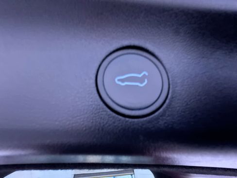 Used 2022 Tesla Model Y Long Range image 42