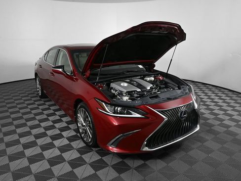 Used 2020 Lexus ES 300h w/ Accessory Package FWD image 29