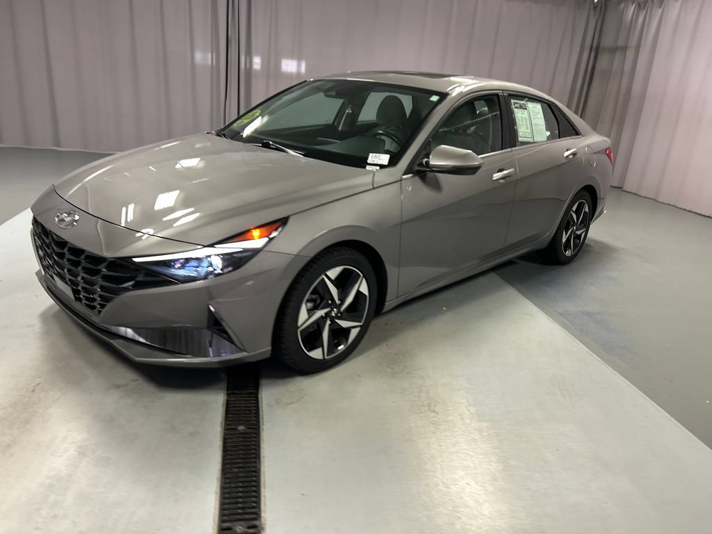 Used 2022 Hyundai Elantra Limited FWD image 3
