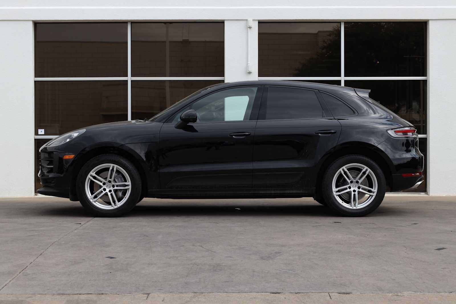 Used 2021 Porsche Macan AWD/4WD image 12