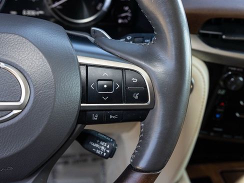 Used 2020 Lexus LX 570 4WD w/ Luxury Package image 29