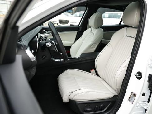 Used 2025 Genesis G70 3.3T Advanced image 21